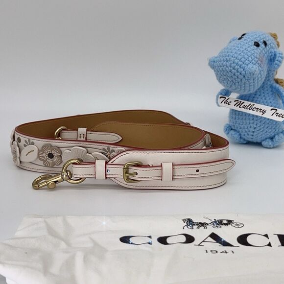 Coach 22887 Novelty Complimentary 3D Tea Rose Plaque Leather Bag Strap Chalk NWT - Picture 3 of 10